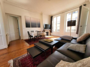 Appartement lumineux Art-d��co centre-ville parking